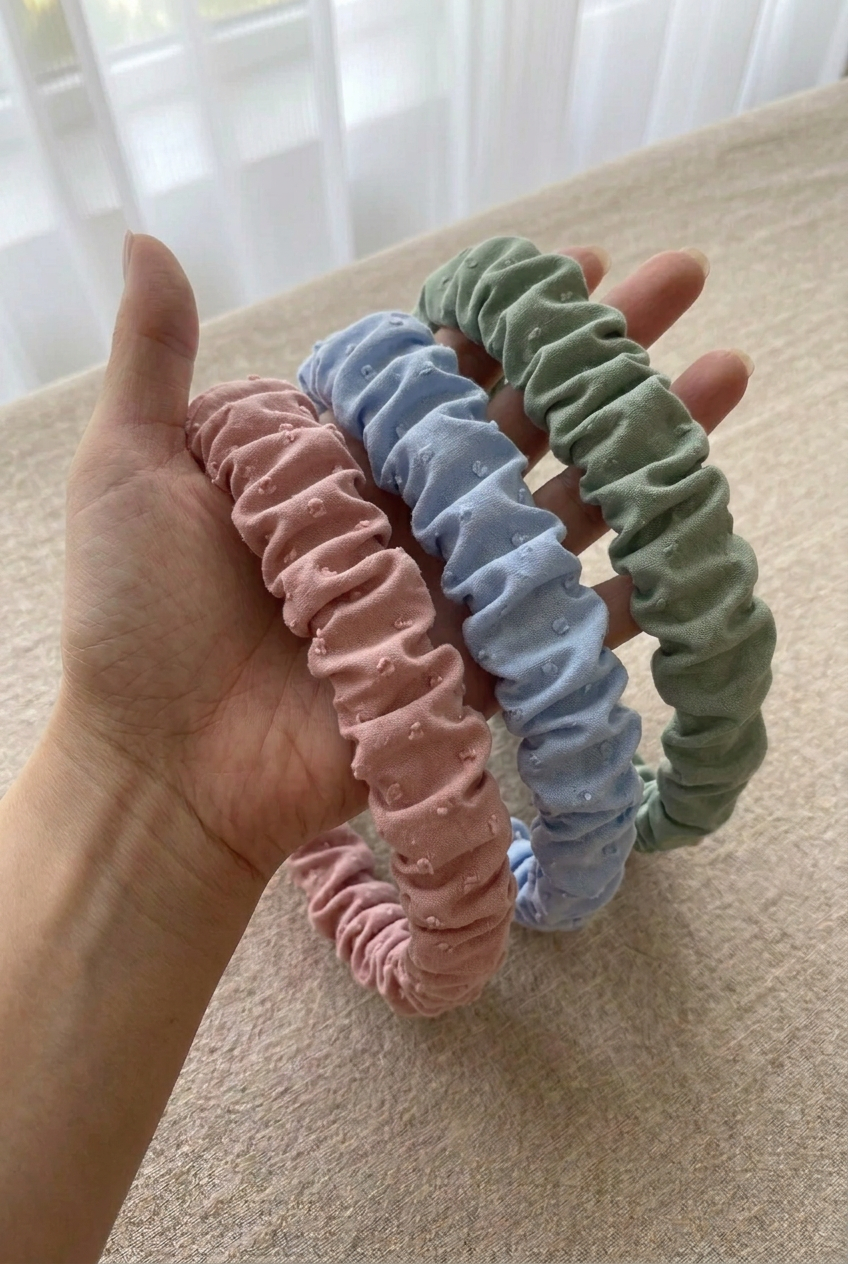 Bandas de plumetí con la misma mano, fruncido y fondo