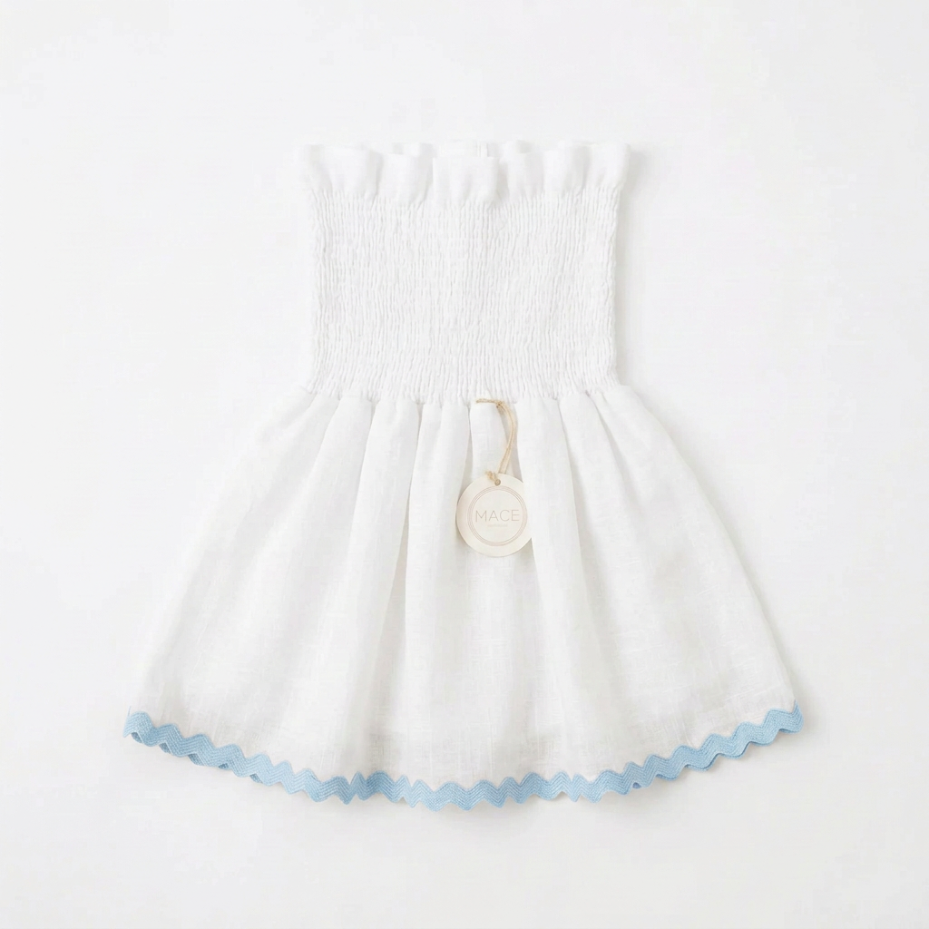 Blusa blanca con ondulina azul claro