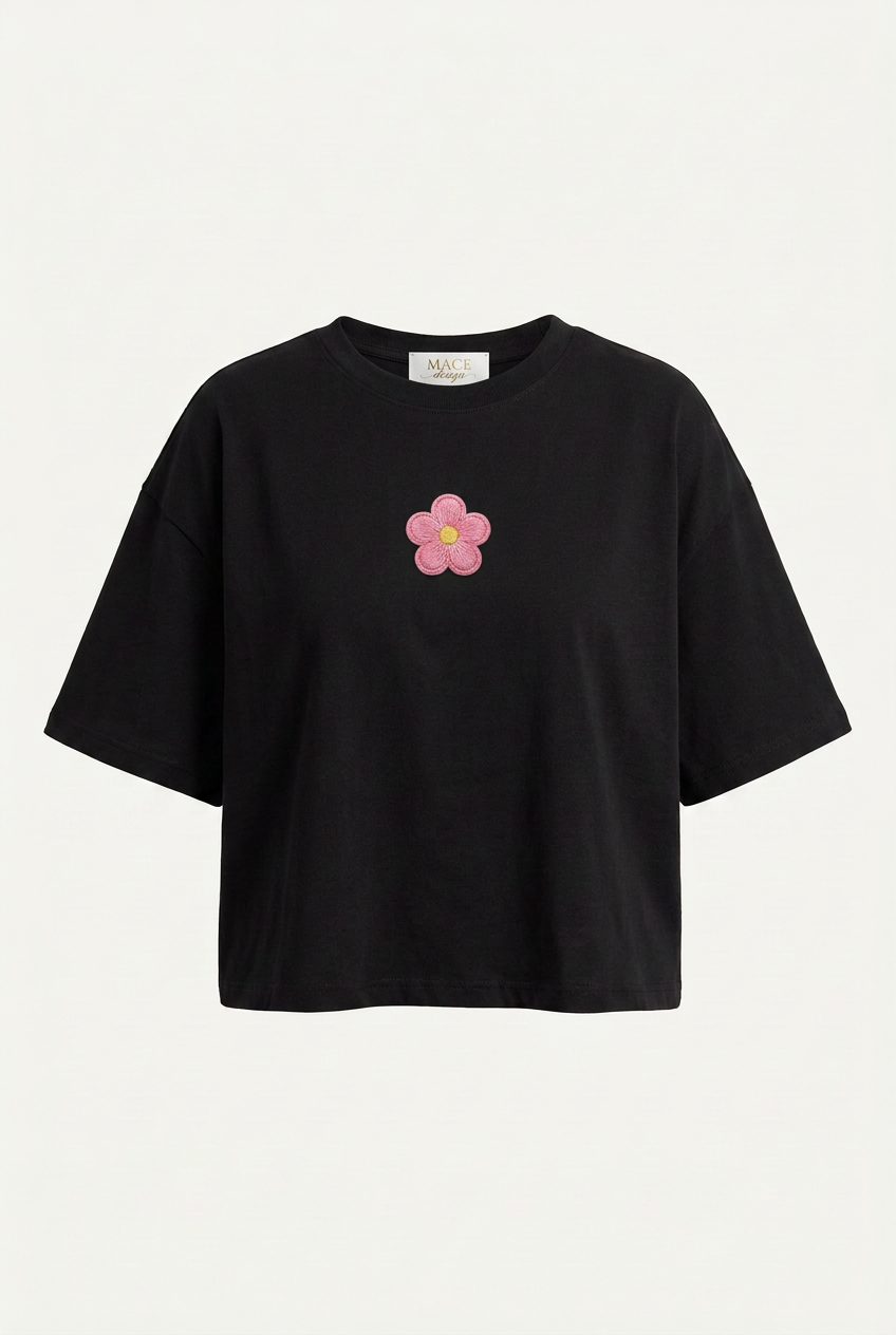 T-shirt women negra con parche pequeño de flor rosa