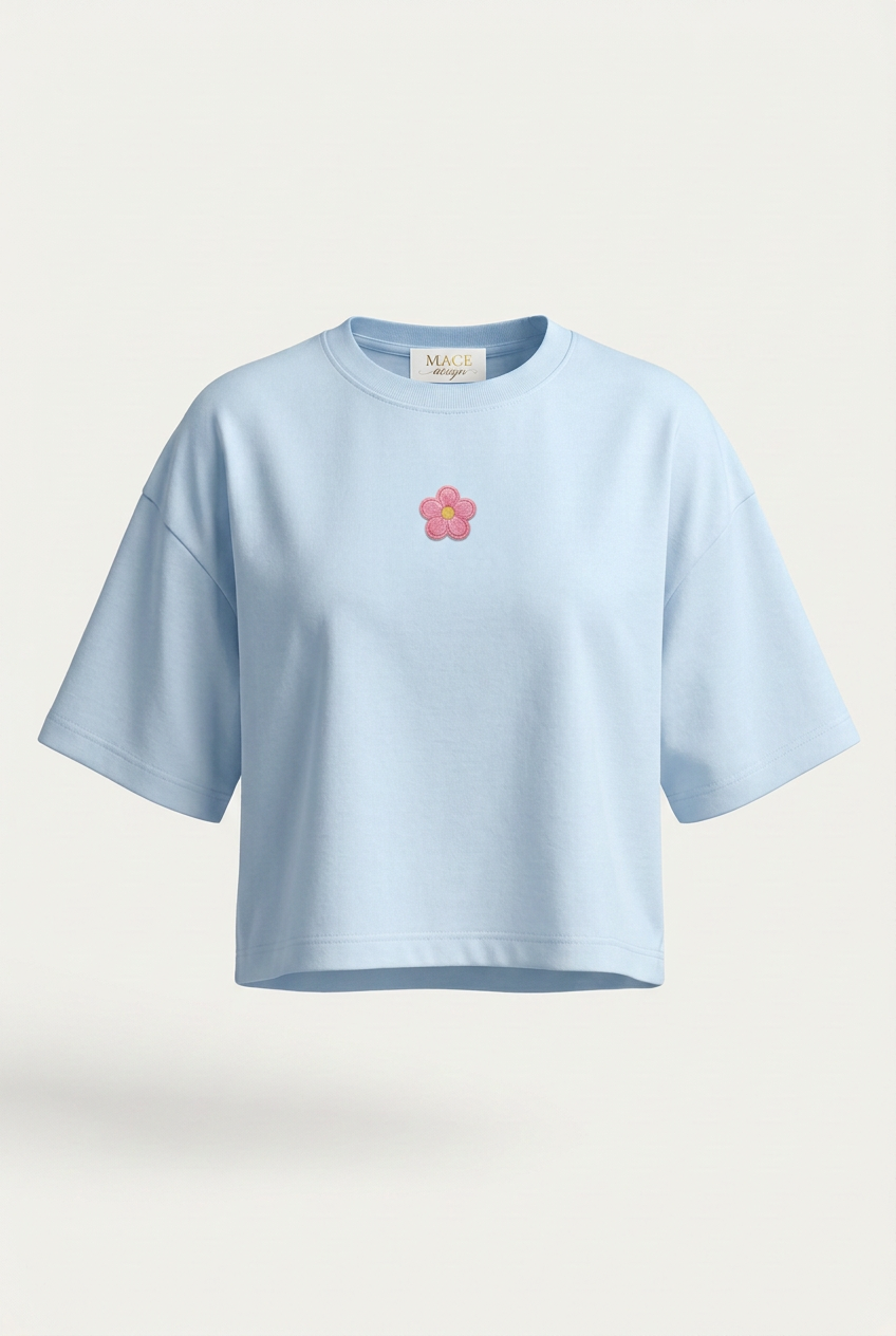 T-shirt women azul pastel con parche pequeño de flor rosa