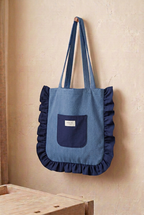 Tote azul con volante y bolsillo azul oscuro