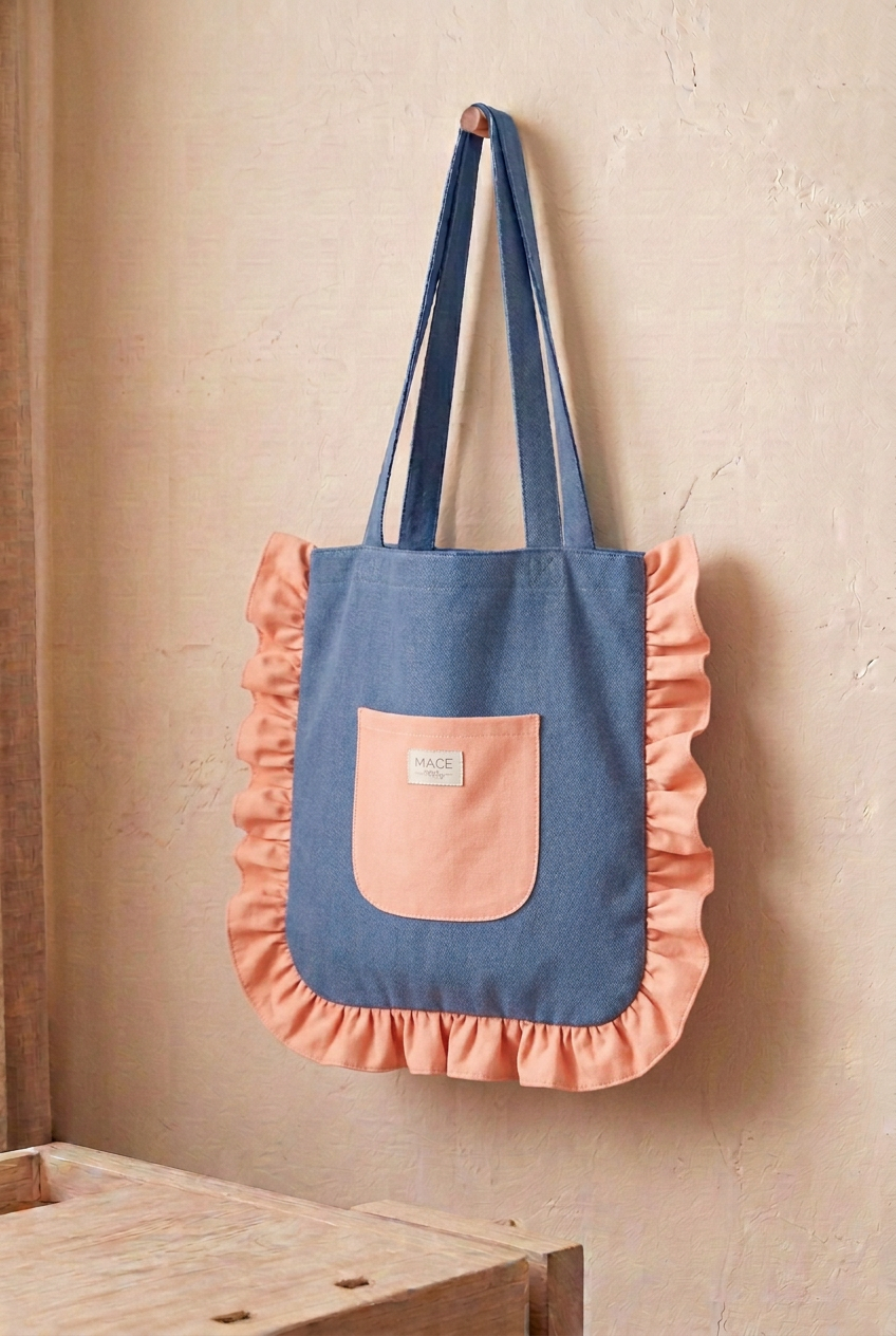 Tote azul con volante y bolsillo coral melocotón claro