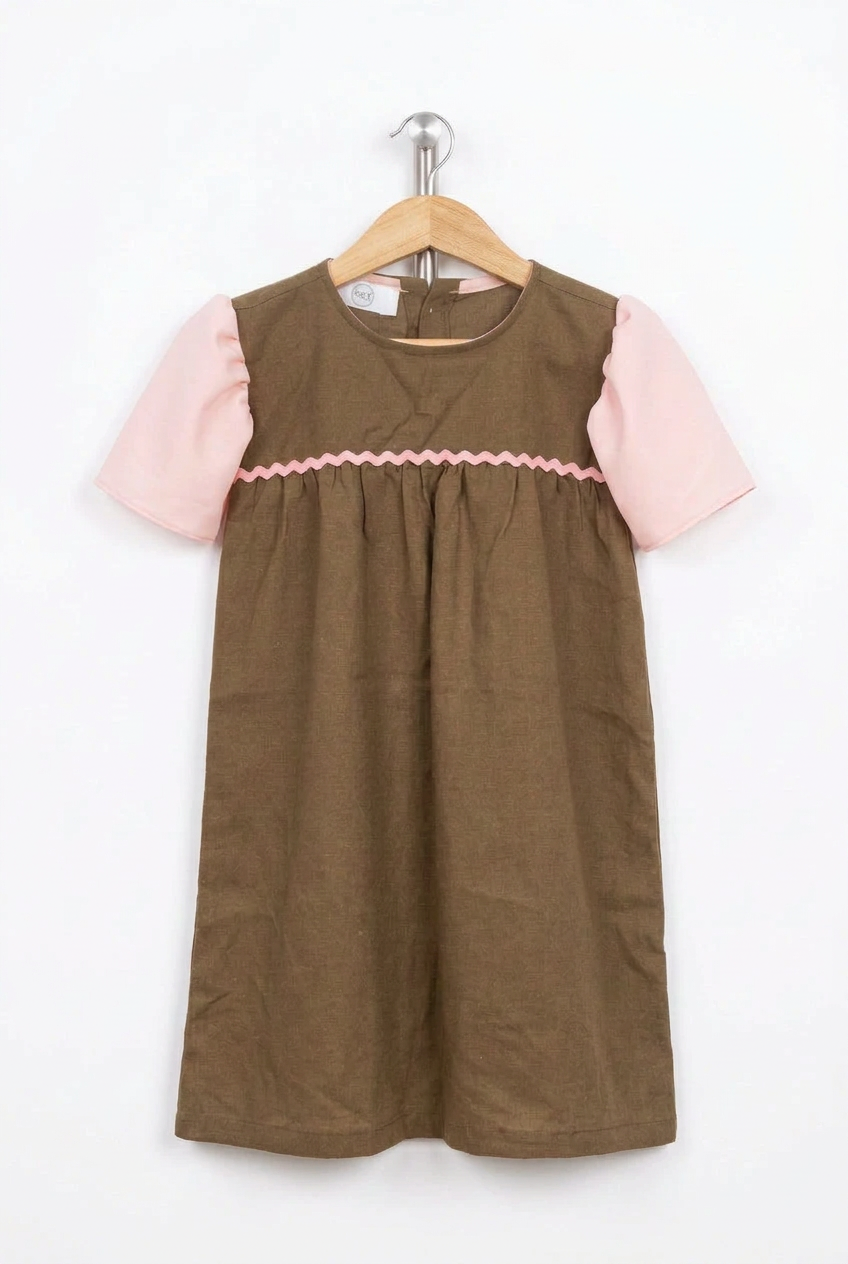 Vestido verde original con percha de madera